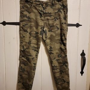 New York & Company Green and Brown Camouflage Cropped Pants